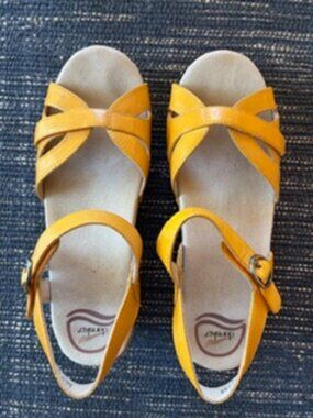 Dansko Season yellow sandals 38 EUC